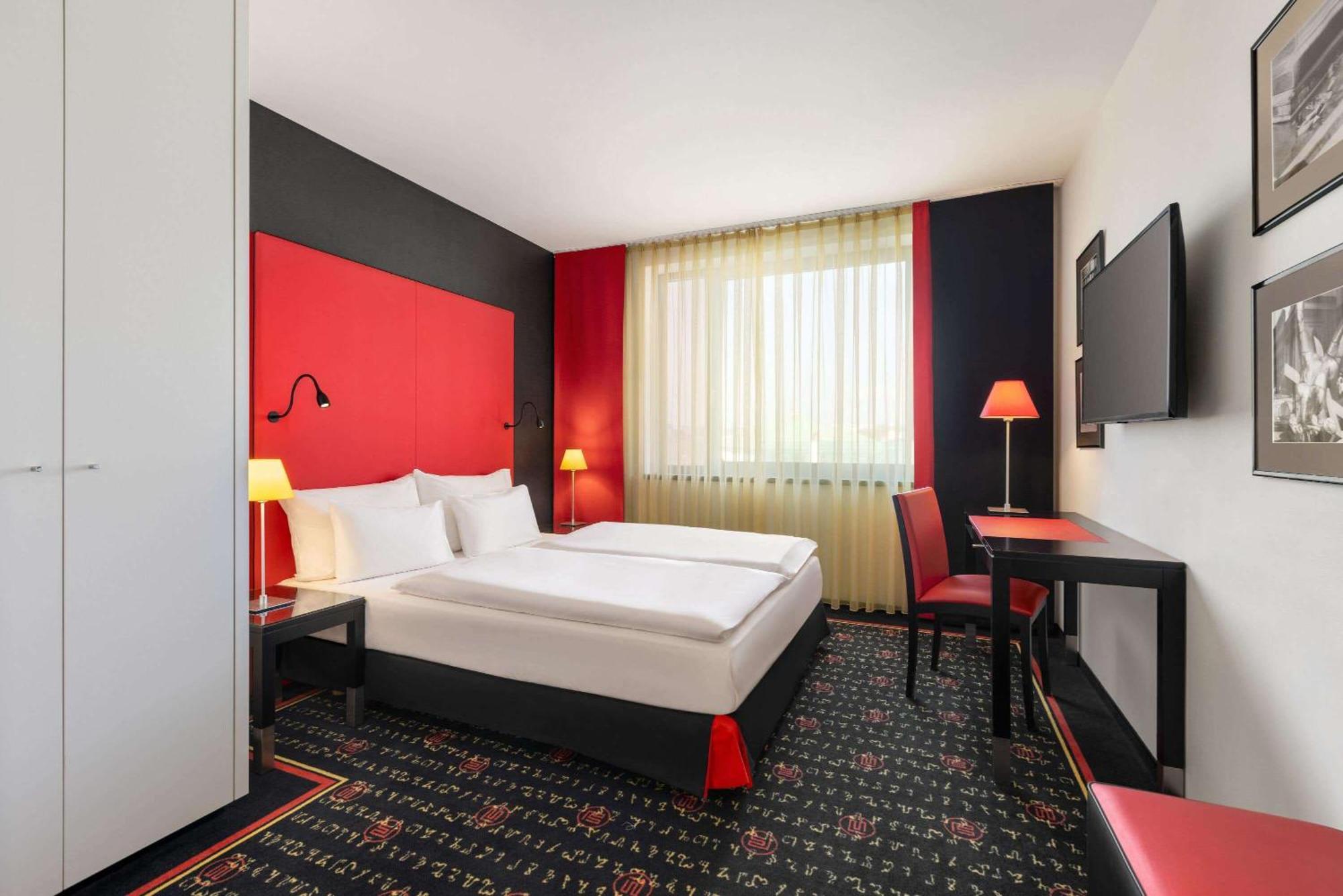 Vienna House Easy By Wyndham Pilsen Otel Dış mekan fotoğraf